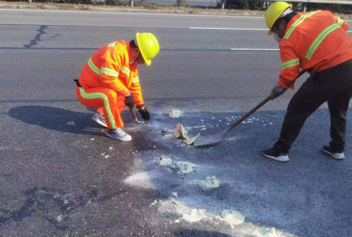 岫岩公路下沉注浆加固